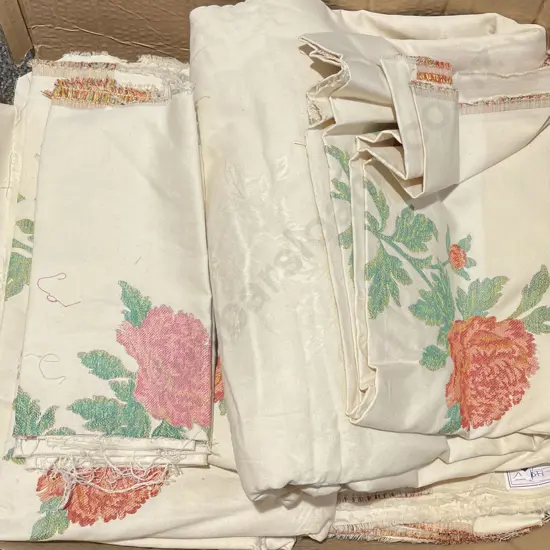 Large Quantity Chrysanthemum Pattern Linen