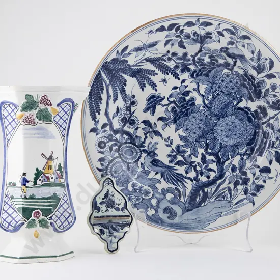 Early C20th Makkum Delft Charger