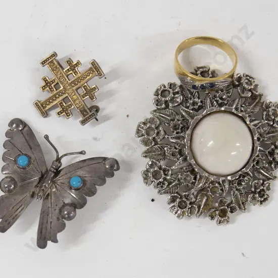 Small Bag Of Assorted Jewelry Including Brooches And Ring