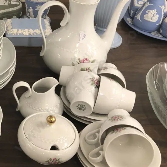 Hutschenreuther Floral-Decorated Tea Set