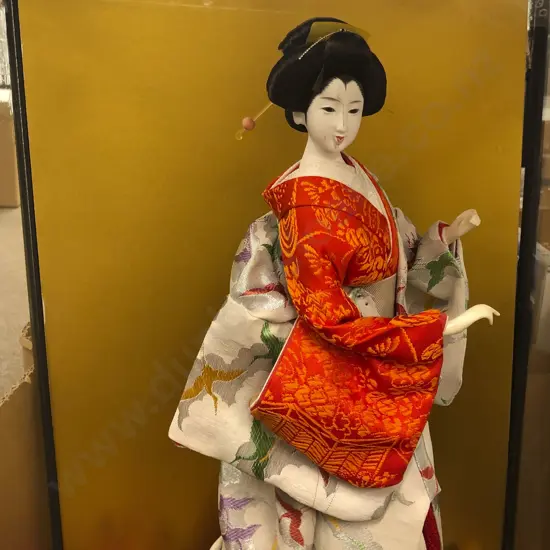Model Of A Geisha In Display Case (AF)
