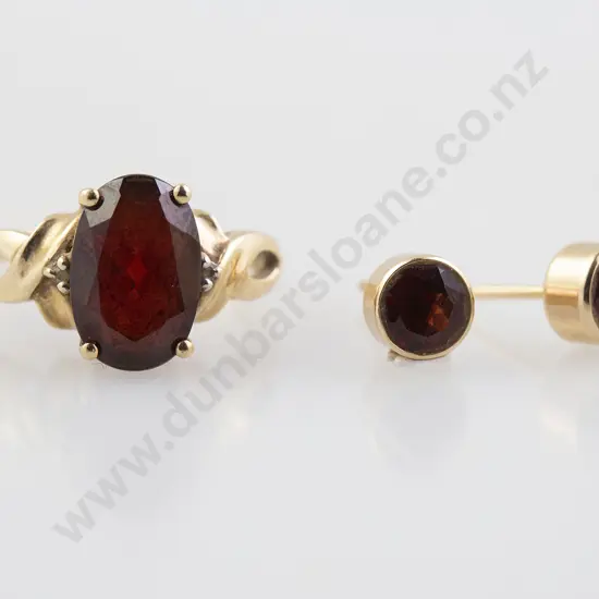 9ct Single Garnet Ring and Pair Garnet Stud Earrings