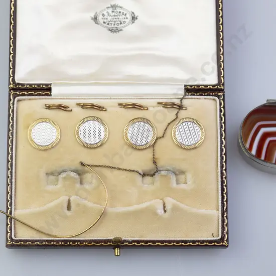Part Boxed Set Four 18ct and Platinum Shirt Buttons