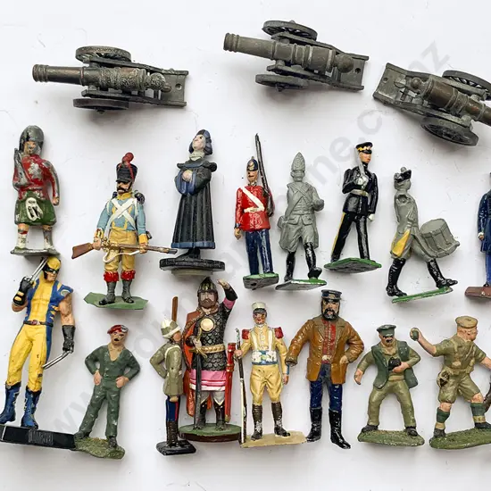Collection Vintage and Modern Lead Soldiers and Figures (24)