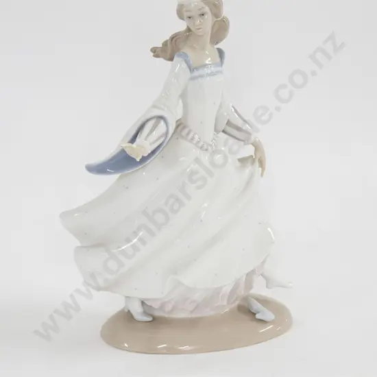 Lladro Figure of Cinderella (AF - broken finger)