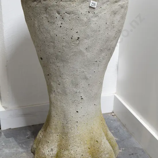 Hec Arona Large Crucible Form Garden Planter