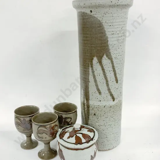 Selection NZ Pottery (5) including spaghetti jar