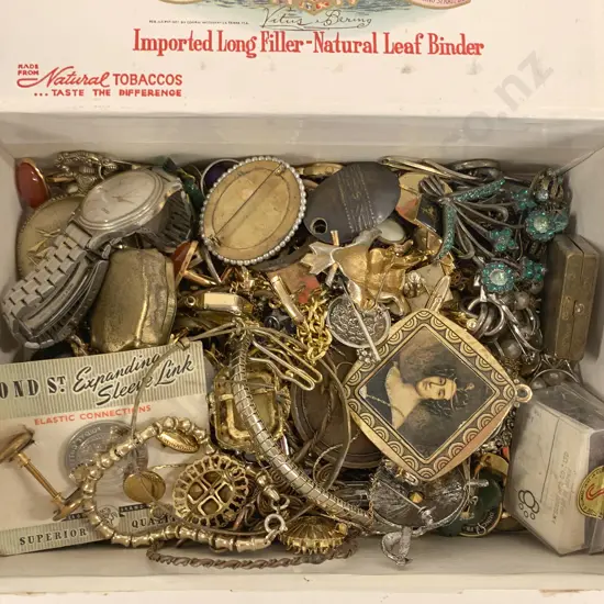 Quantity of Costume Jewellery