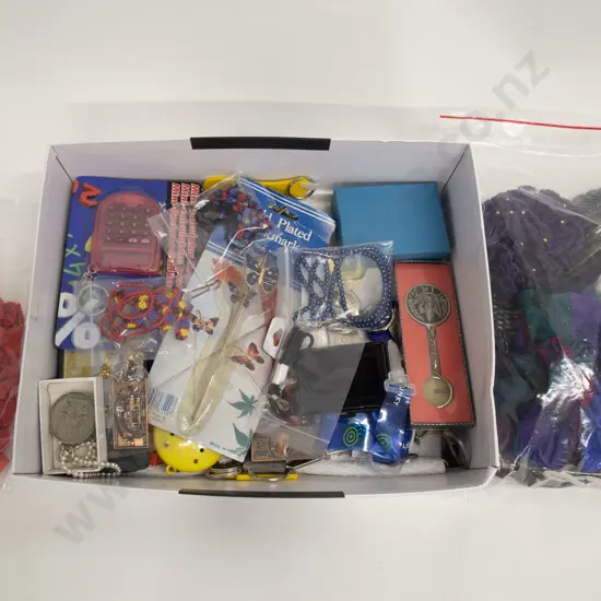 Box of Assorted Hair Clips