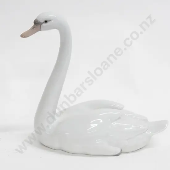 Lladro Graceful Swan