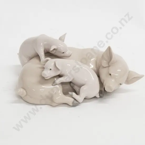 Lladro Figure Group of Sow and Piglets