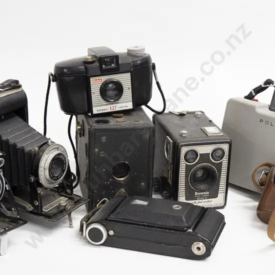 Quantity of Vintage Cameras incl. Folding Cameras