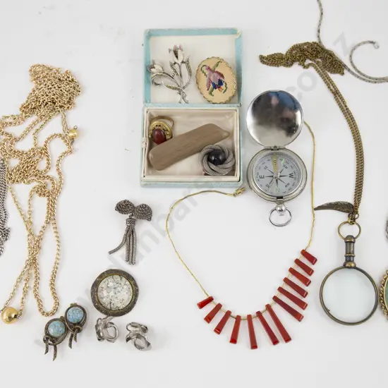 Small selection costume jewellery