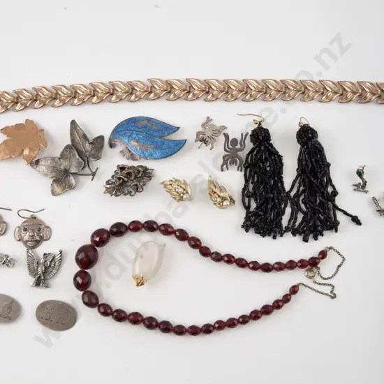 Selection of Asstd Jewellery including amber style necklace