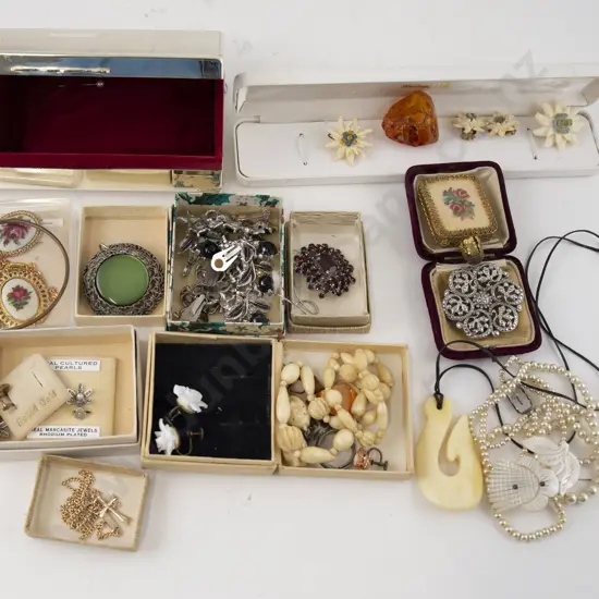 Small Assortment Costume Jewellery