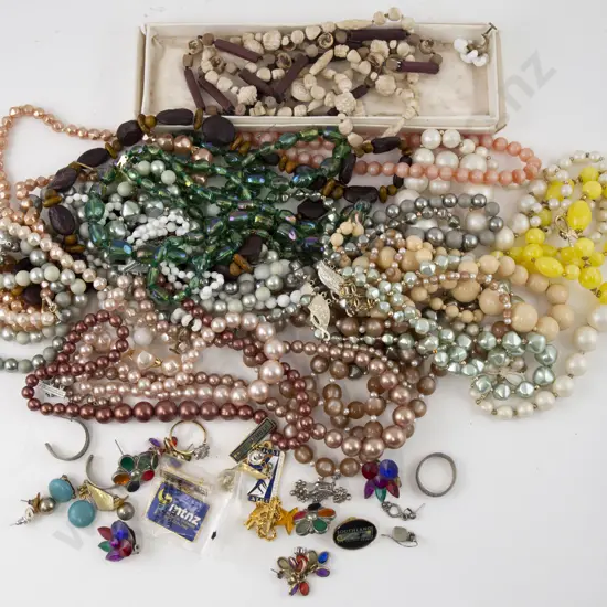 Small Assortment Costume Jewellery