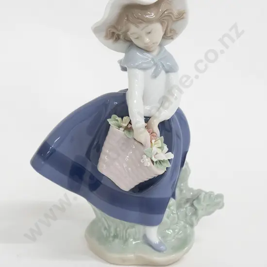 Lladro Figure of Flower Picking Girl in Original Box
