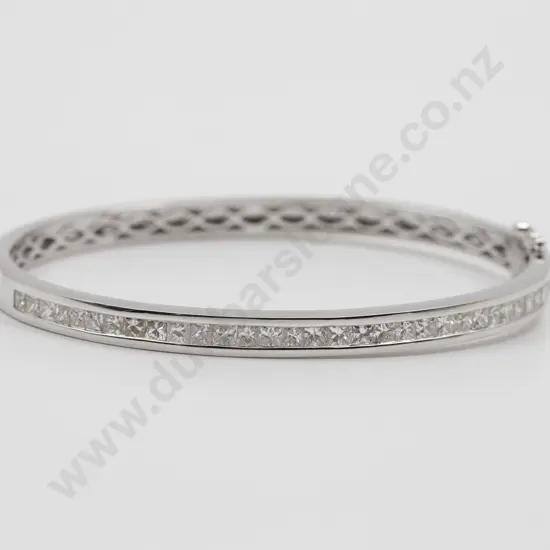 18ct White Gold 32stone Diamond Hinged Snap Bangle