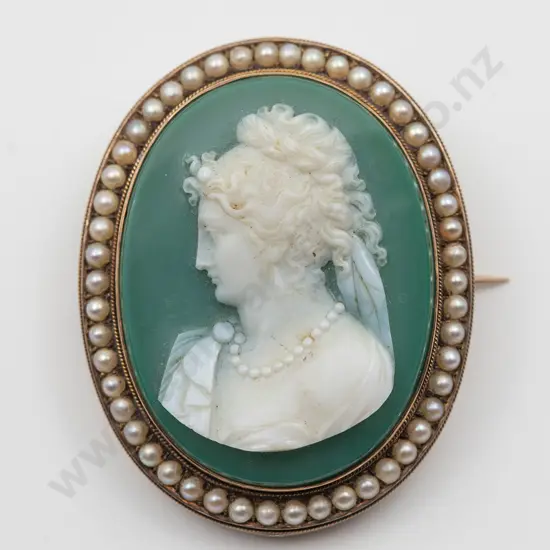 Victorian 15ct Green Onyx Hard Stone Cameo Brooch