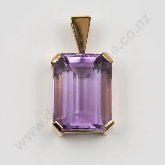 18ct Single Amethyst Pendant