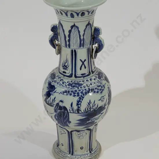 Large C20th Chinese Blue & White Vase