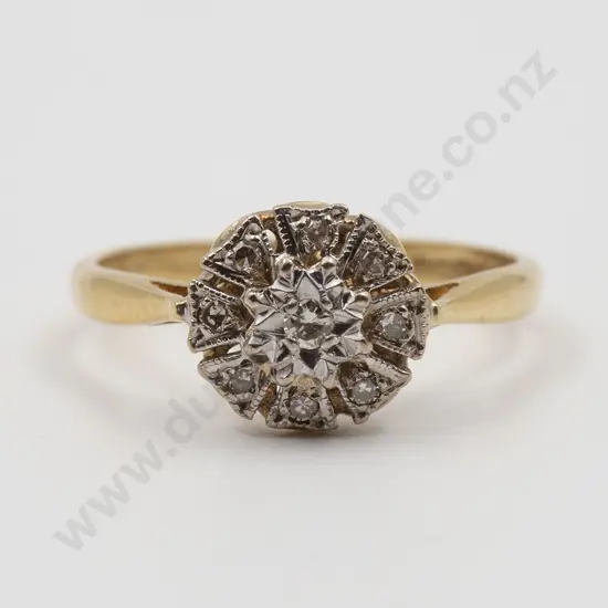 18ct Eight Stone Diamond Cluster Ring
