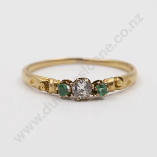Late Victorian 15ct Three Stone White Sapphire and Emerald Bridge Ring