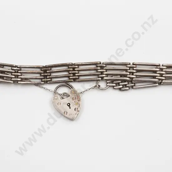 S/S Gate Link Bracelet with Heart Padlock Clasp