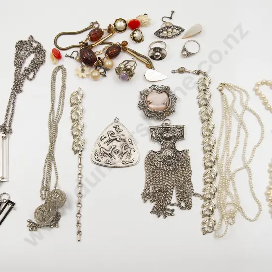 Small Assortment Costume Jewellery
