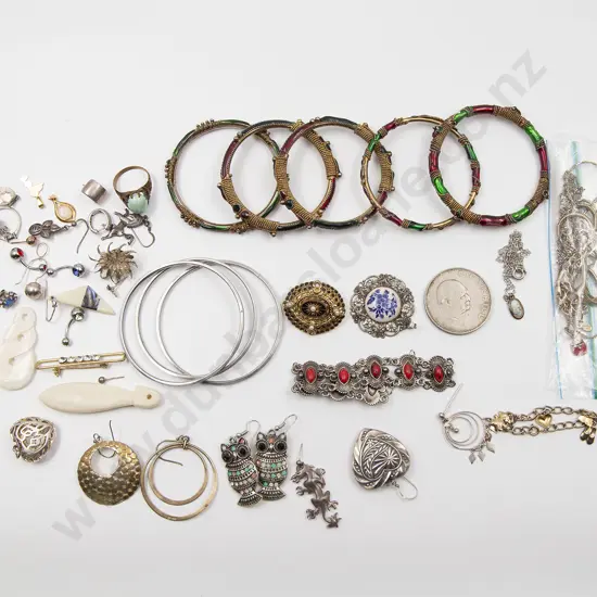 Small Assortment Costume Jewellery