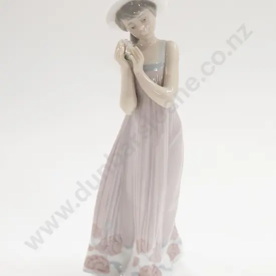 Lladro Figure of Girl With Flowers