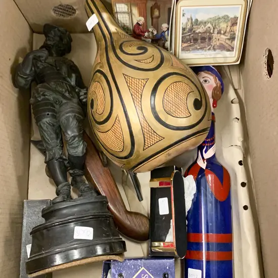 Box of Assorted Decorative Home Wares