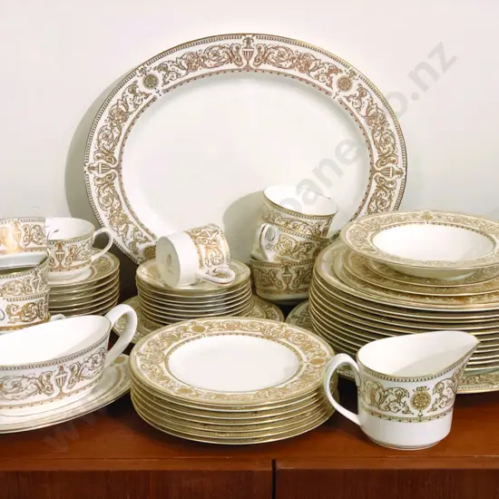 Royal Worcester Gilt Decorated Hyde Part Dinner Service (118 Pieces)