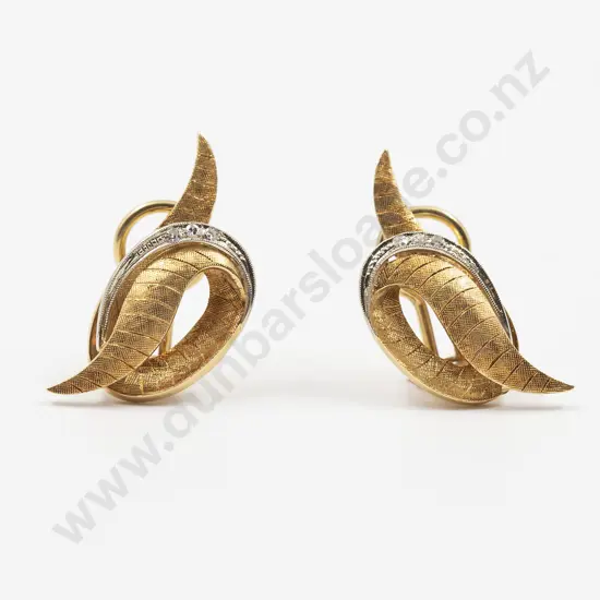 Pair 18ct Ribbon Loop Design Earrings