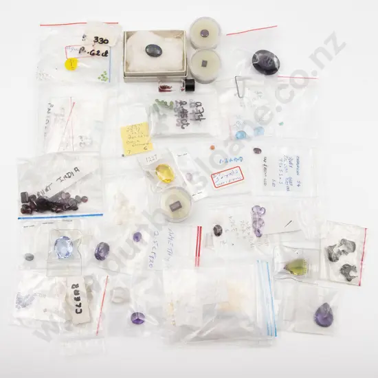 Large Mixed Collection of Un-Mounted Precious and Semi-Precious Gem Stones