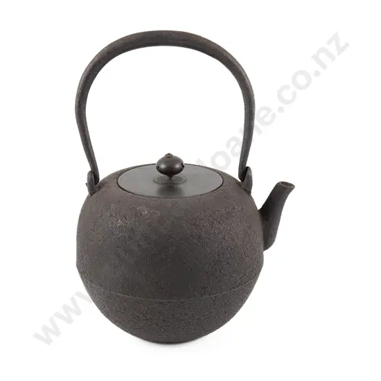 Japanese Edo Period Tetsubin (Cast Iron Teapot)