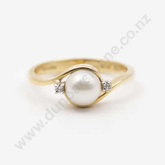 18ct Single Cultured Pearl and Diamond Ring