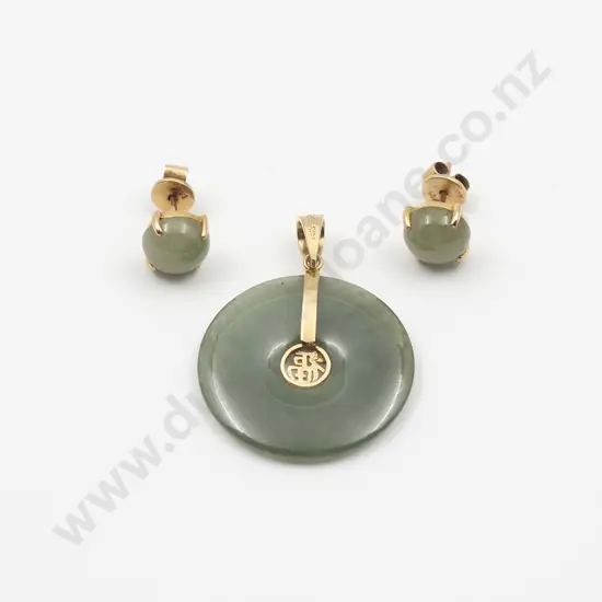 Pair 14ct Jade Stud Earrings