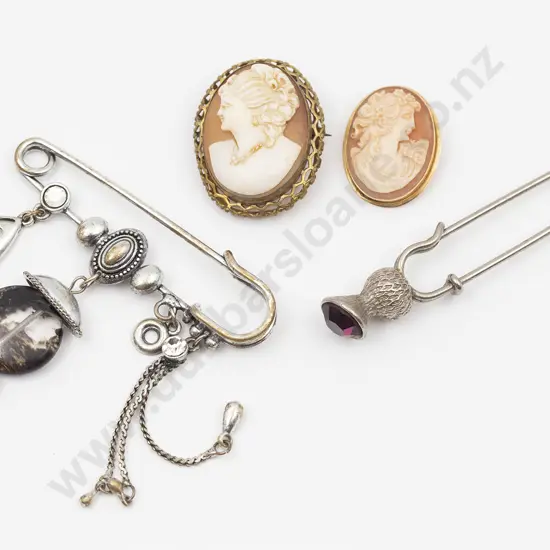 18ct Framed Portrait Cameo Brooch