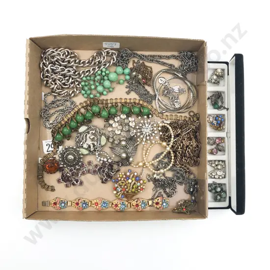 Small Selection Collectable Costume Jewellery