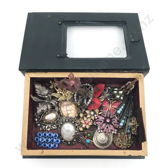 Small Selection Collectable Costume Jewellery