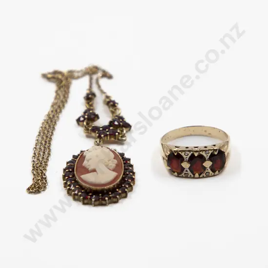 9ct Three Stone Garnet Bridge Ring