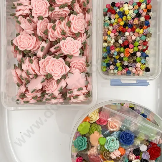 Mixed Lot Composite Flat Back Roses