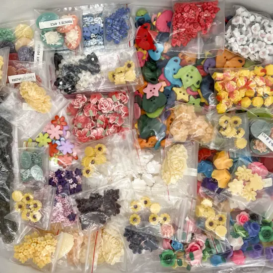 Mixed Lot Composite Flat Back Roses Others & Buttons
