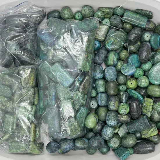 Quantity Mainly Green Hardstone Beads