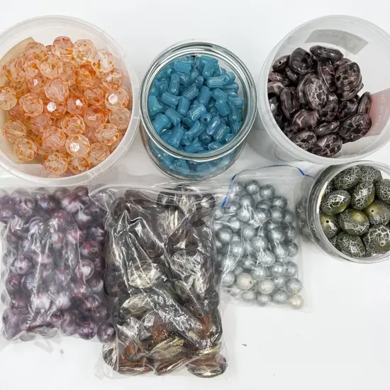 Mixed Quantity Mainly Plastic Beads