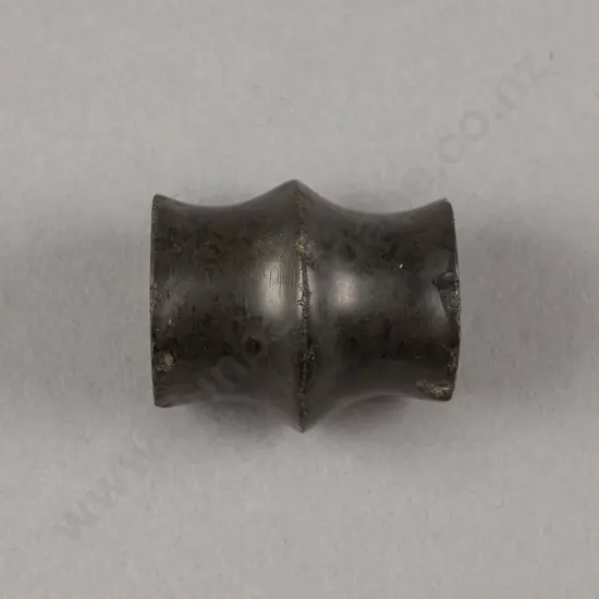 A Rare Moa Hunter Serpentine Mau Kaki (Reel Necklace Section)