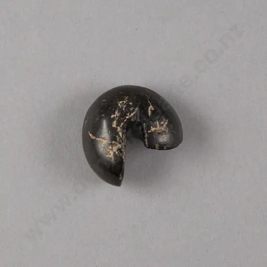 A Rare Moa Hunter Serpentine Rei (Divided Sphere Amulet)