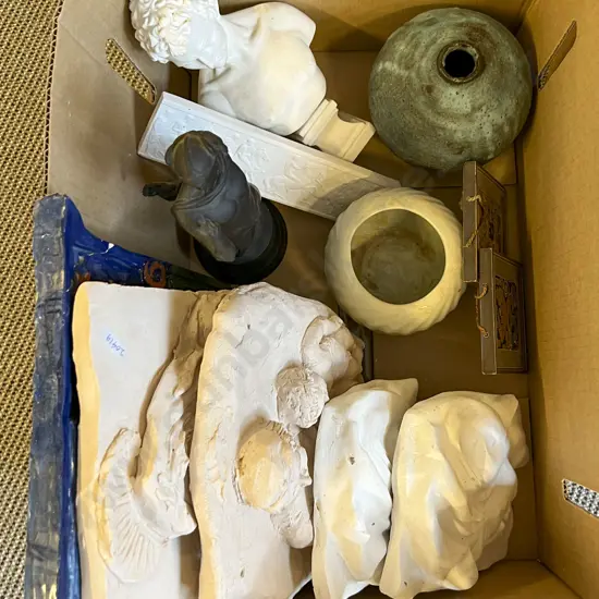 Quantity of Assorted Wall hangings Etc