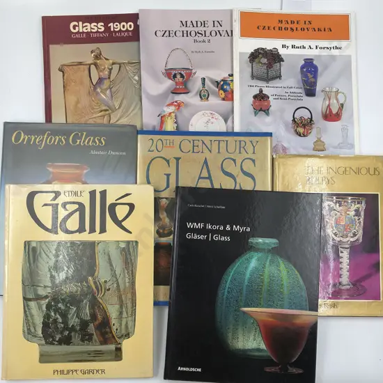 Quantity of Mostly Art Glass Reference Books